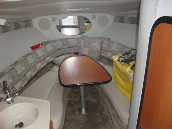 Slide: The Image of Crownline Boats 250 CR 2006 - 9