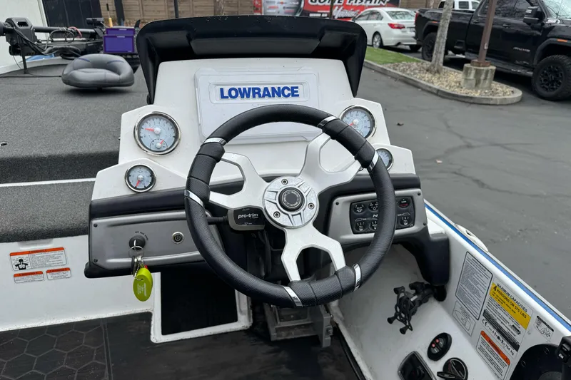 Slide: The Image of Steering console of 2022 Nitro Z20 Pro boat with Lowrance electronics. - 18