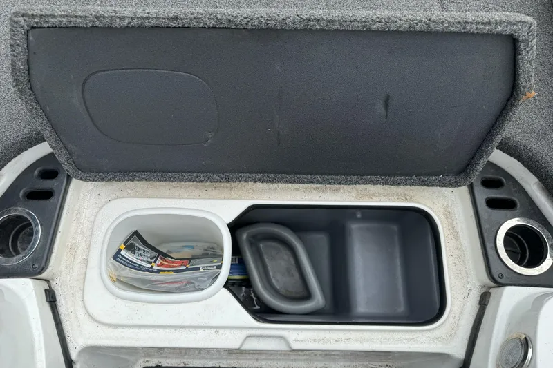 Slide: The Image of 2022 Nitro Z20 Pro storage compartment with cup holders and organizer. - 22