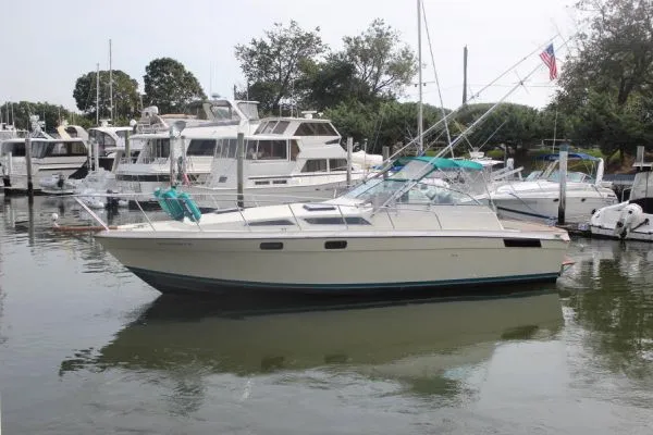 Slide: The Image of Bayliner Conquest 32 Express 1979 - 2