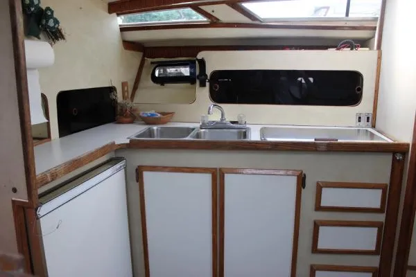 Slide: The Image of Bayliner Conquest 32 Express 1979 - 8