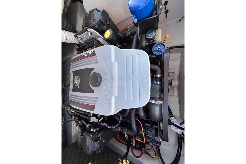 Slide: The Image of Engine compartment of a 2008 Tahoe Q6 SF boat with a 4.3L MerCruiser engine. - 14