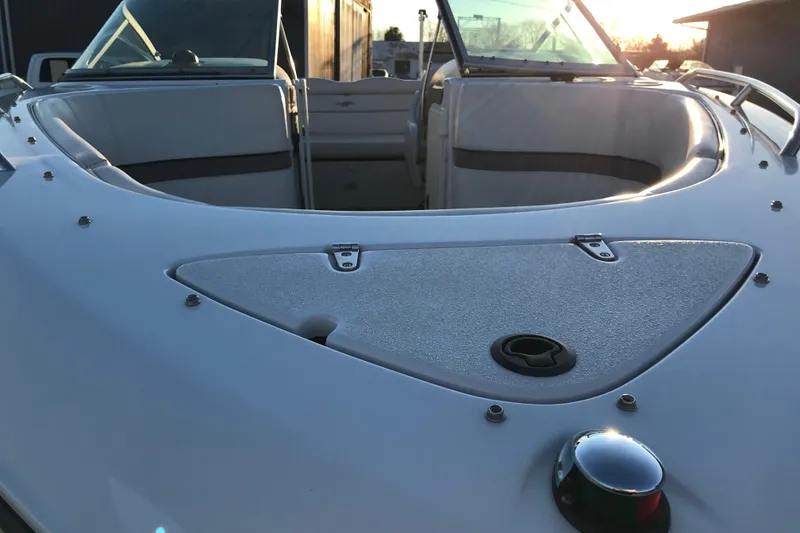 Slide: The Image of 2001 Four Winns 200 Horizon boat interior with open seating and windshield. - 11