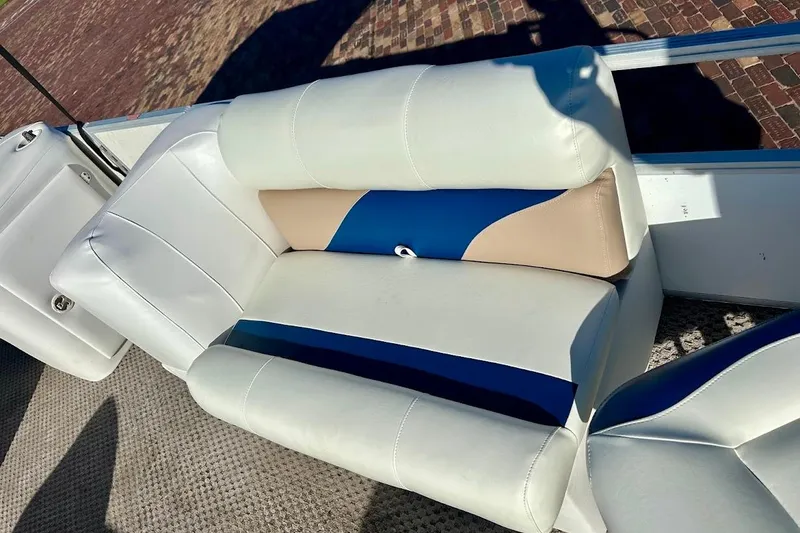 Slide: The Image of White and blue seating on a 2004 Crest 2200 Family DL boat. - 15