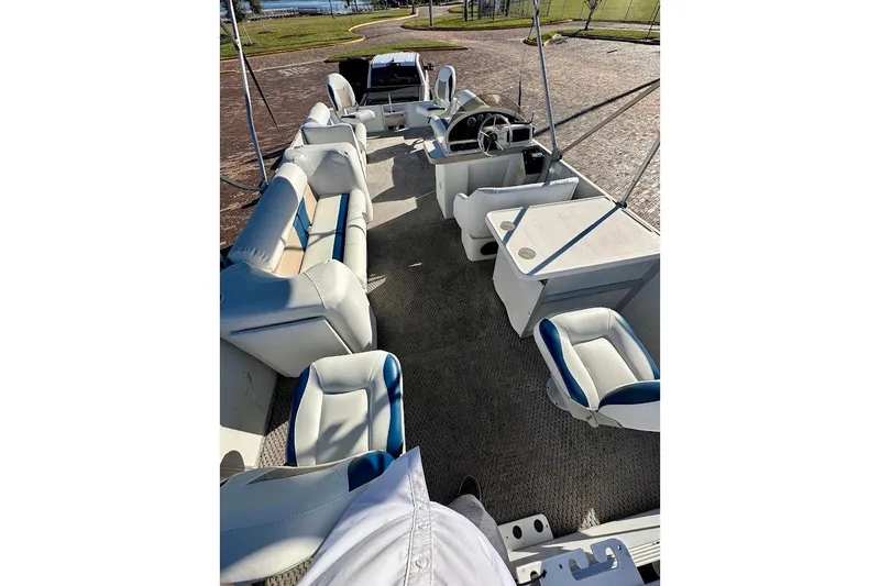 Slide: The Image of 2004 Crest 2200 Family DL pontoon boat interior with seating and steering console. - 28