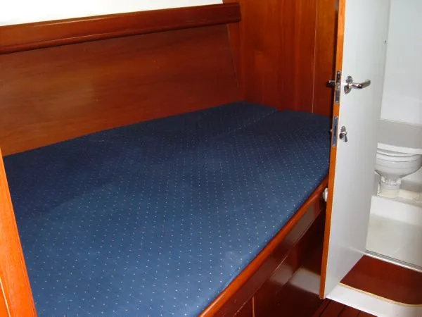 Slide: The Image of Beneteau 393 2004 - 6