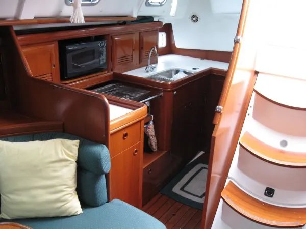 Slide: The Image of Beneteau 411 2001 - 4