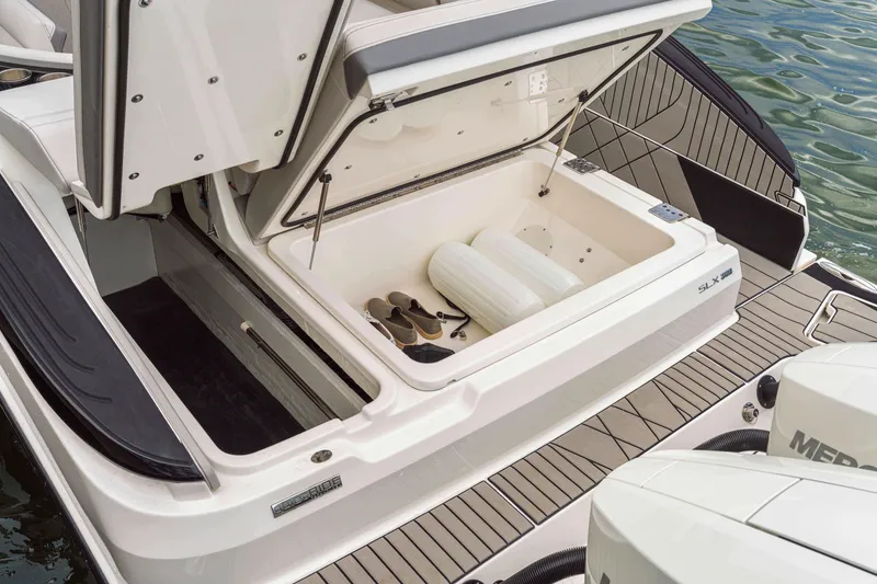 Slide: The Image of Sea Ray 360SXO 2026 - 11