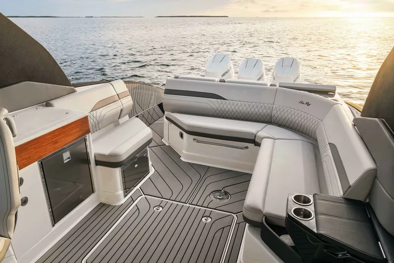 Slide: The Image of Sea Ray 360SXO 2026 - 13