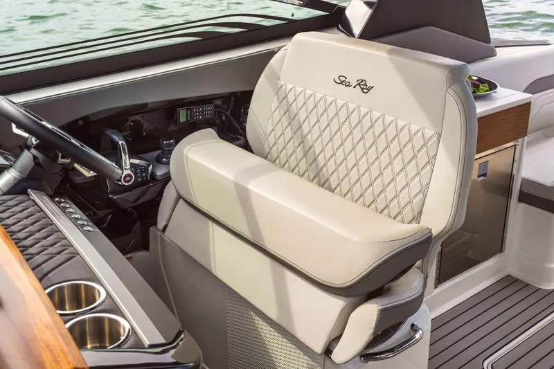 Slide: The Image of Sea Ray 360SXO 2026 - 16