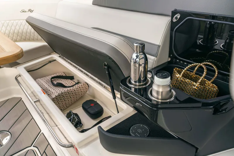 Slide: The Image of Sea Ray 360SXO 2026 - 19