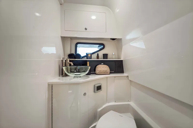 Slide: The Image of Sea Ray 360SXO 2026 - 25