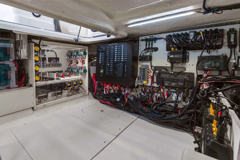 Slide: The Image of Sea Ray 360SXO 2026 - 31