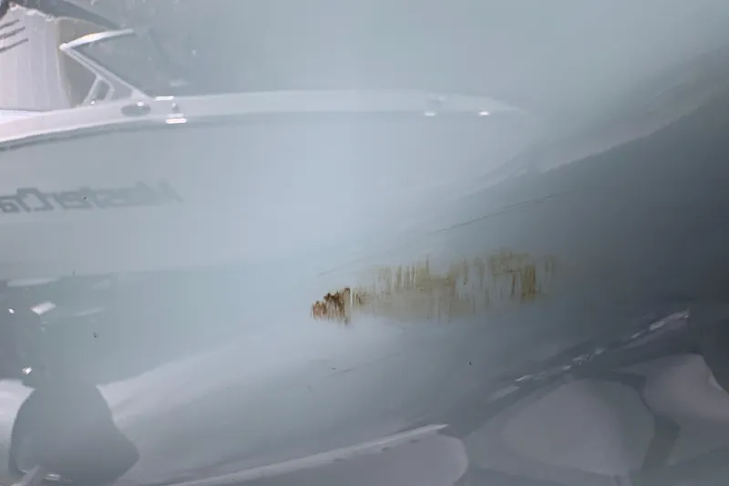 Slide: The Image of 2023 Yamaha Boats 222 FSH Sport in a showroom, side view. - 18