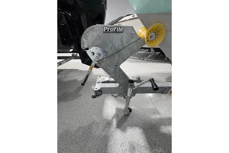 Slide: The Image of Trailer hitch and safety chains for 2023 Yamaha Boats 222 FSH Sport. - 24