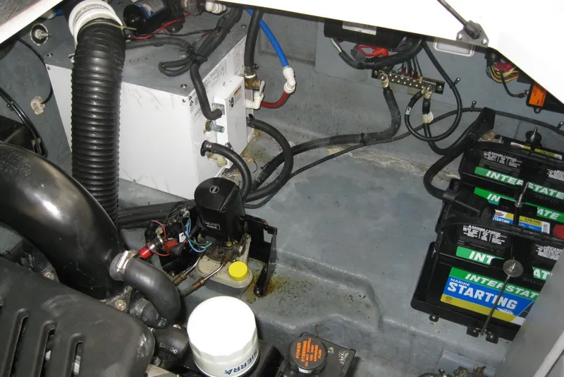 Slide: The Image of Engine of 2002 Sea Ray Sundancer 280 with MerCruiser 496 MAG. - 41