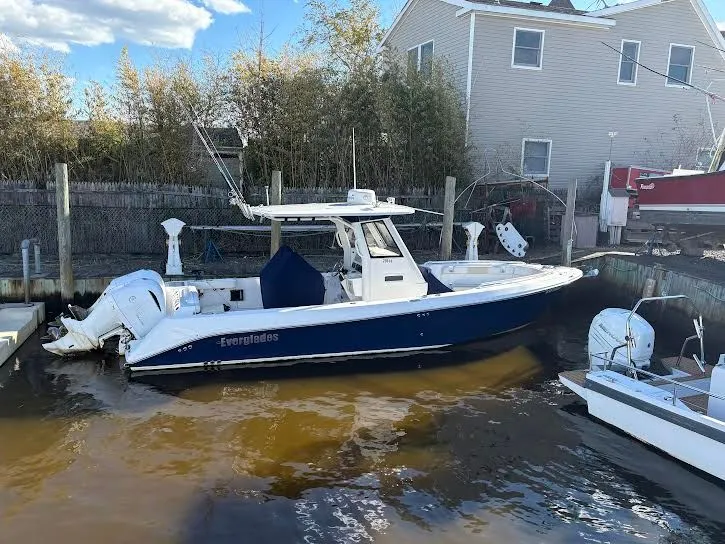 Slide: The Image of 2016 Everglades 295 Center Console boat docked. - 15