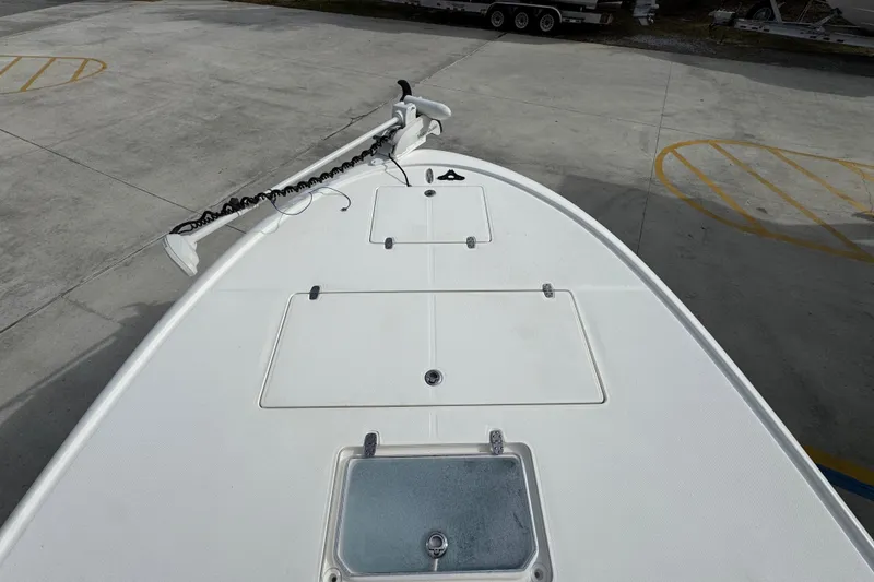Slide: The Image of 2017 Sea Born FX25 Bay boat deck with storage compartments and trolling motor. - 20