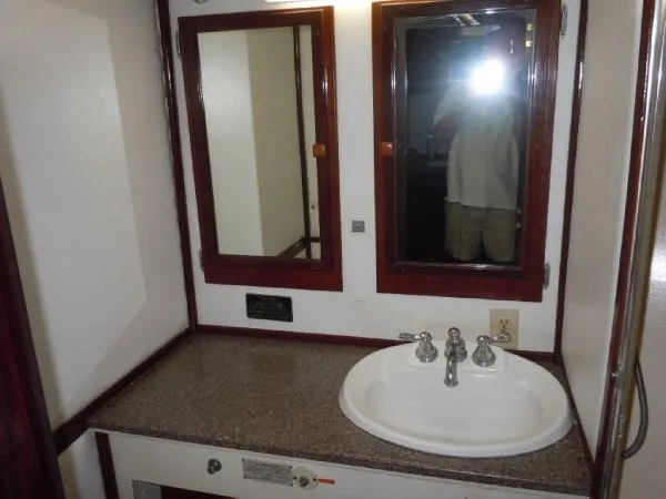 Slide: The Image of Hatteras Tri Cabin Motoryacht 1970 - 5