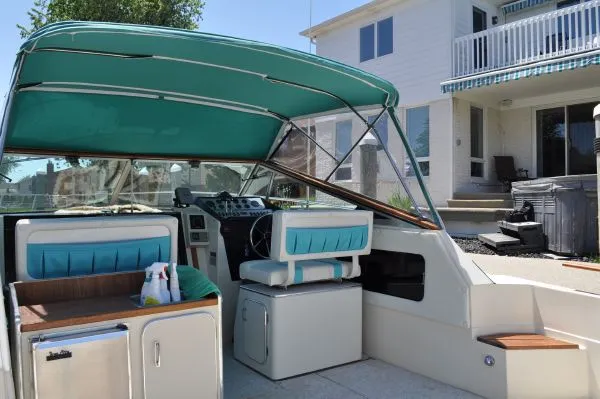 Slide: The Image of Chris-Craft 332 Express 1986 - 10