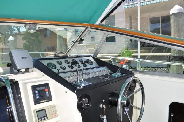 Slide: The Image of Chris-Craft 332 Express 1986 - 6