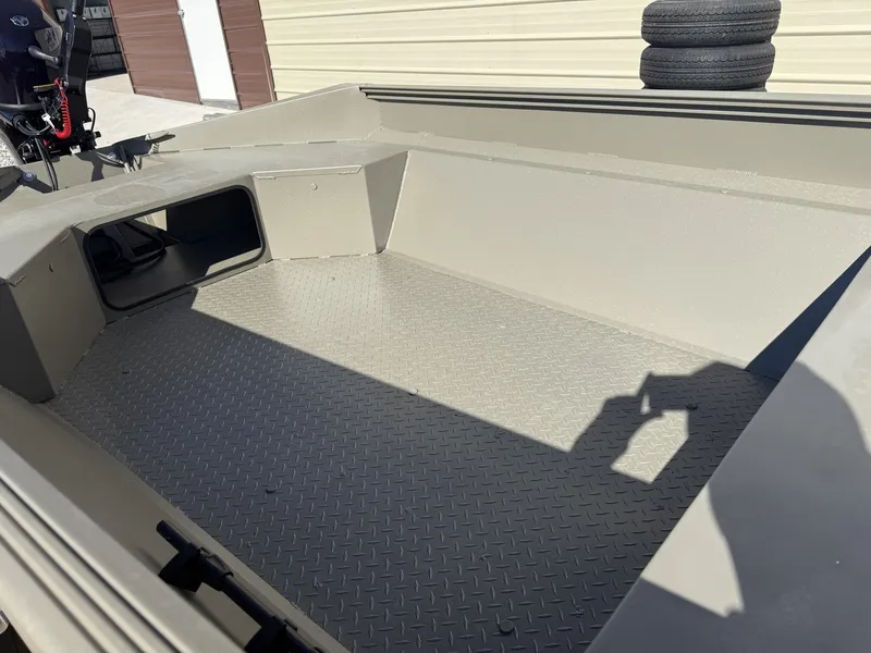 Slide: The Image of Edge Boats Sportsman 553DB 2026 - 4