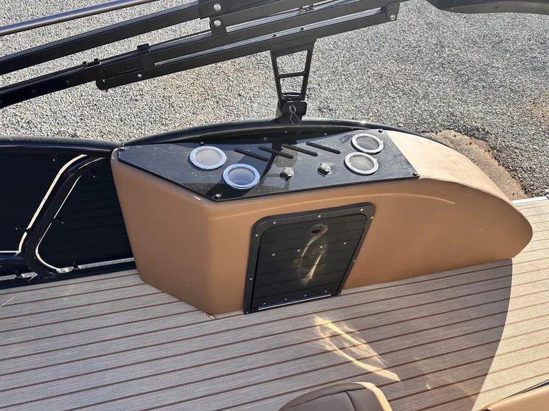 Slide: The Image of Aloha CLUB SERIES 260-300HP 2026 - 12