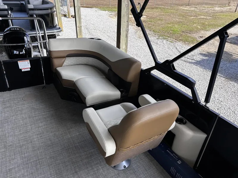 Slide: The Image of Lowe SS 210 2026 - 4