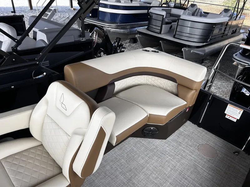 Slide: The Image of Lowe SS 210 2026 - 5