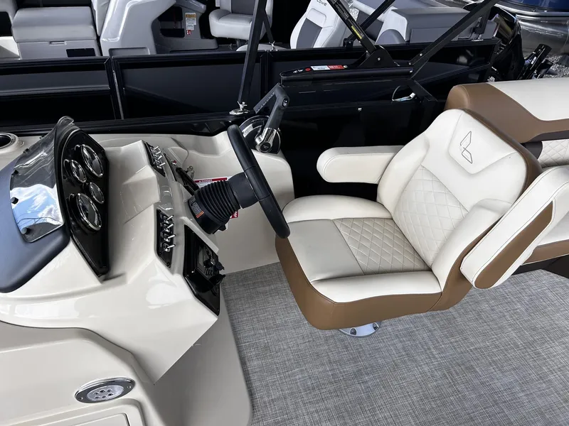 Slide: The Image of Lowe SS 210 2026 - 6