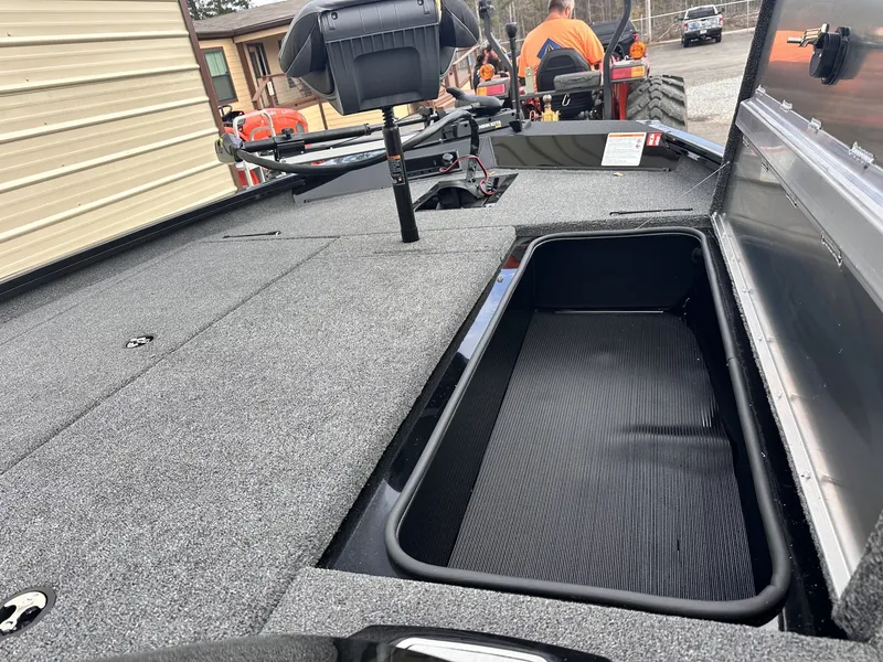 Slide: The Image of Lowe Stinger 195 2026 - 8