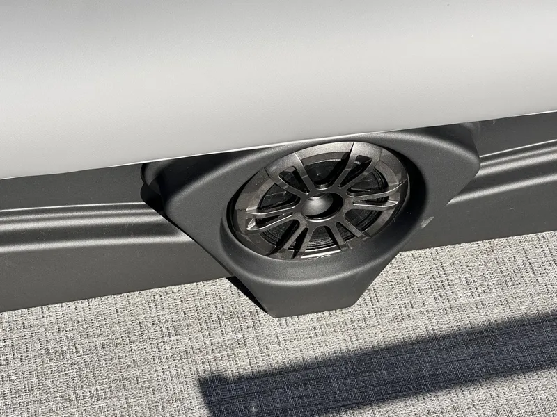 Slide: The Image of Avalon Venture 21 CRUISE-115HP 2026 - 7