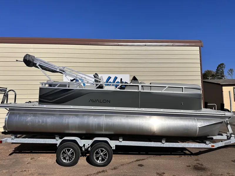 Slide: The Image of Avalon Venture 21 CRUISE-115HP 2026 - 2