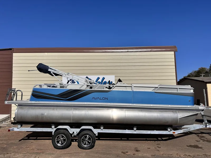 The Image of Avalon Venture 23 CRUISE REAR BENCH-140HP 2026 - 1