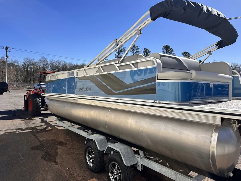 Slide: The Image of Avalon Venture 23 CRUISE REAR BENCH-140HP 2026 - 3