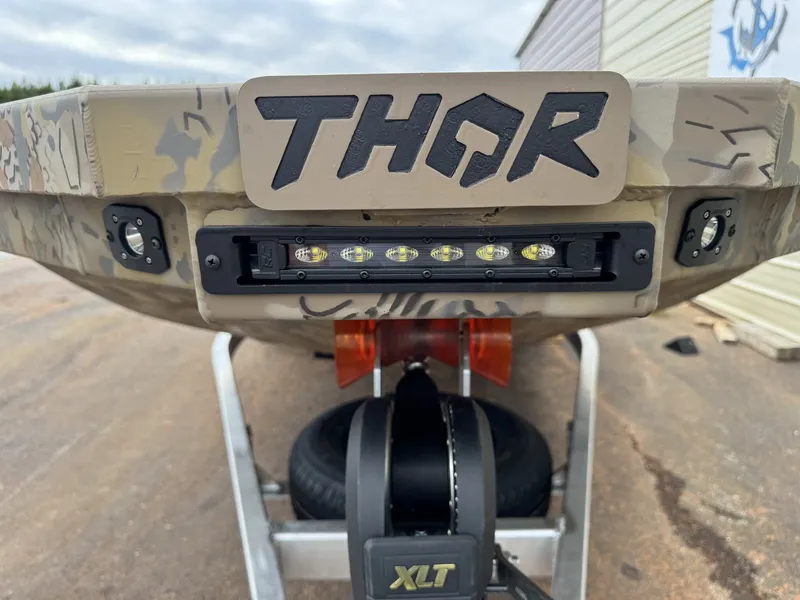 Slide: The Image of Thor Fish Hammer WITH LIVEWELL-YAMAHA 60 2026 - 3