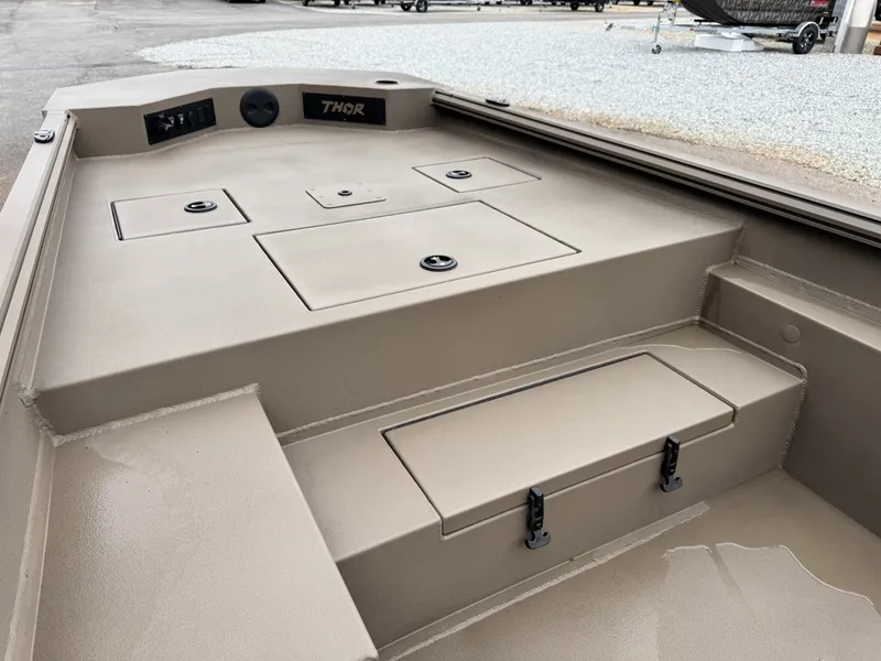 Slide: The Image of Thor Fish Hammer WITH LIVEWELL-YAMAHA 60 2026 - 5