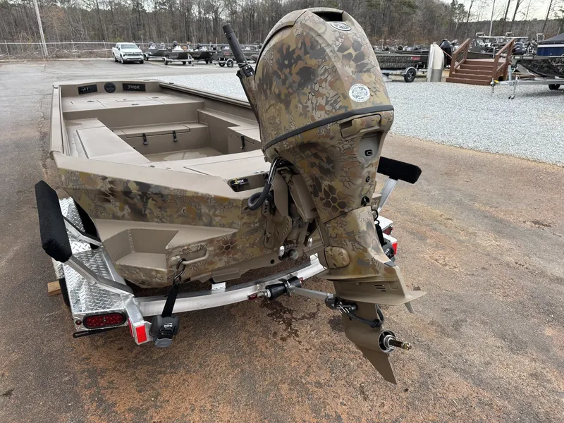 Slide: The Image of Thor Fish Hammer WITH LIVEWELL-YAMAHA 60 2026 - 7