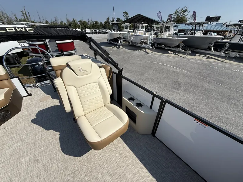 Slide: The Image of Lowe SS 210 2025 - 10