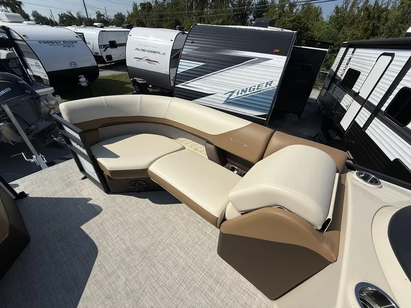 Slide: The Image of Lowe SS 210 2025 - 12