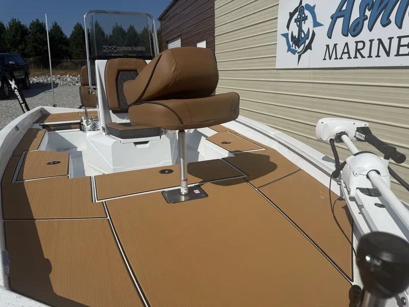 Slide: The Image of Xpress Hyper-Lift Bay Series SEADECK-MK TERROVA SPOTLOCK 2026 - 9