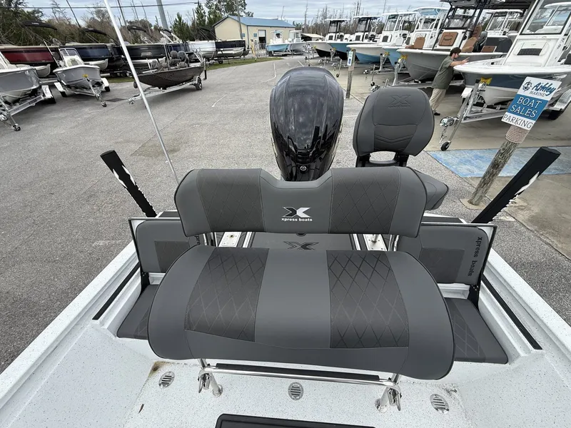 Slide: The Image of Xpress Xclusive R Series XR 21 BAY WITH FORWARD SEATING 2026 - 12