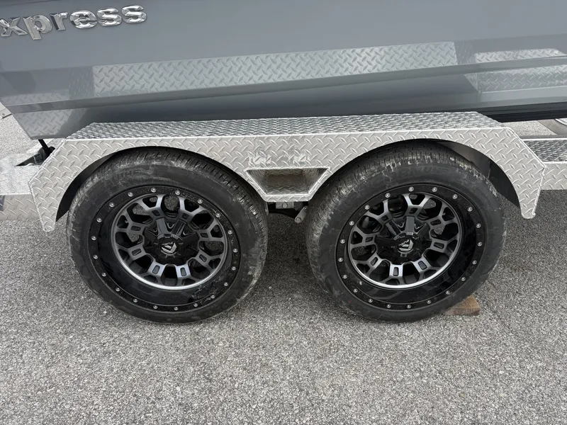 Slide: The Image of Xpress Xclusive R Series XR 21 BAY WITH FORWARD SEATING 2026 - 3