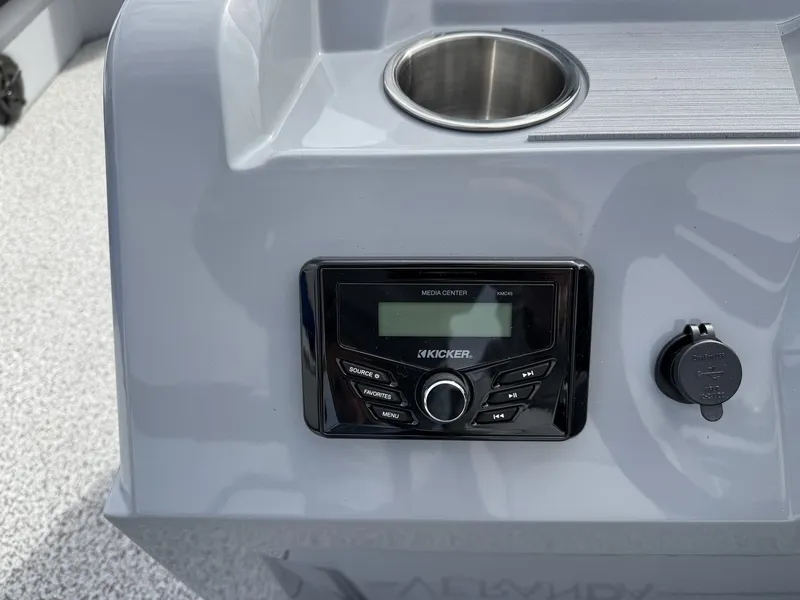 Slide: The Image of Veranda Vista View Series 20RC-BITOON-115HP 2026 - 10