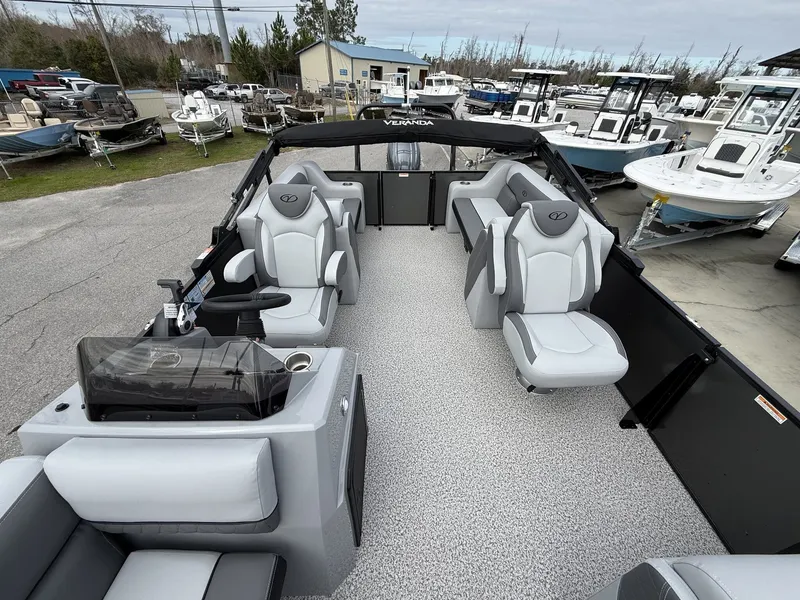 Slide: The Image of Veranda Vista View Series 22RC-TRITOON-150HP 2026 - 7