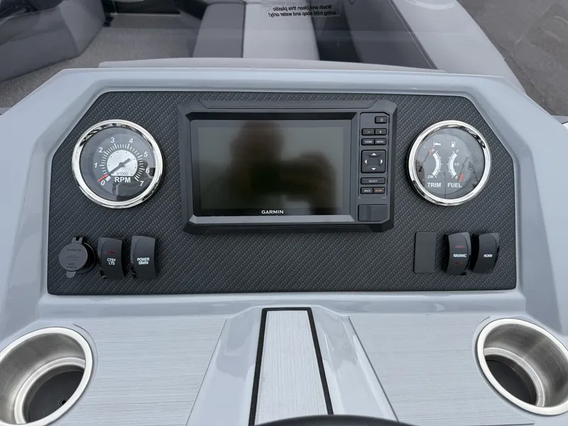 Slide: The Image of Veranda Vista View Series 22RC-TRITOON-150HP 2026 - 8