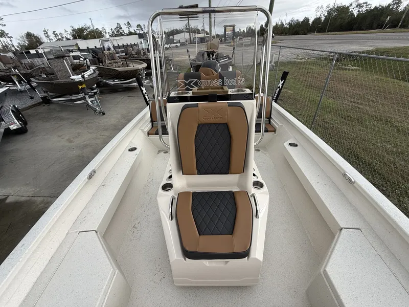 Slide: The Image of Xpress Hyper-Lift Bay Series H20 BAY W/ HYD STEERING 2026 - 9