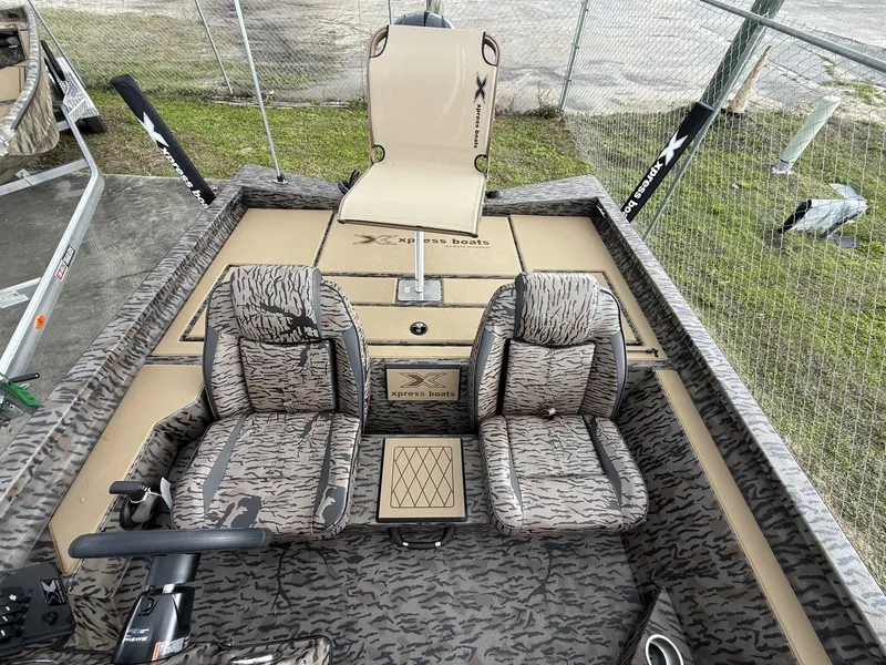 Slide: The Image of Xpress Hyper-Lift Crappie Series H18C 2026 - 10