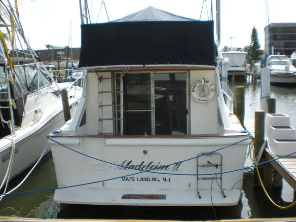 Slide: The Image of Sea Ray Sedan 1989 - 1