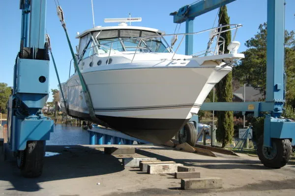 Slide: The Image of Wellcraft 330 Coastal (05 Repower) 2003 - 11